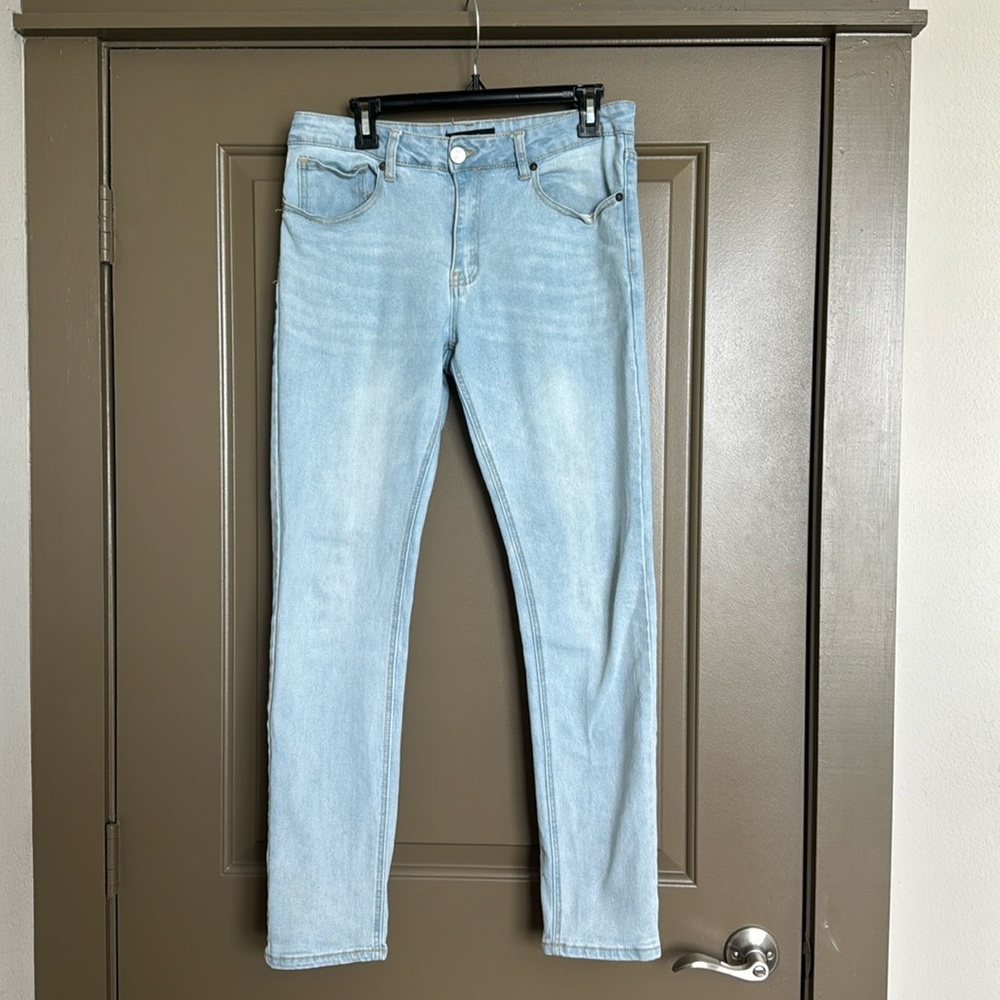 Men’s Forever 21 Size 33 Light Wash Jeans